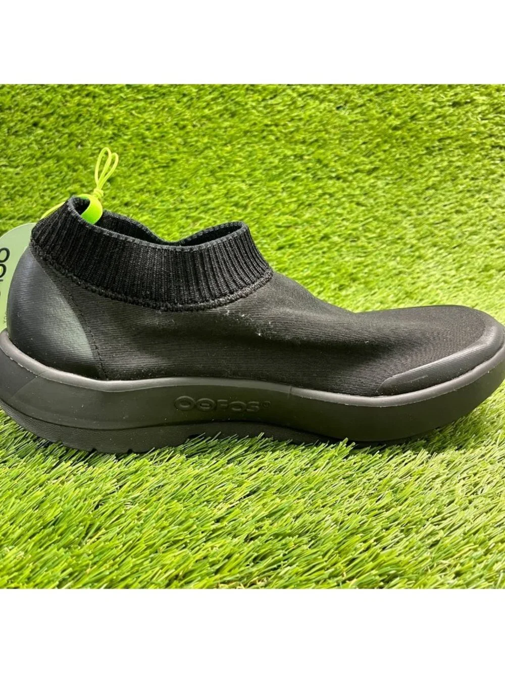 OOFOS OOmg eeZee Low Mens Size 11.5 Black Casual Classic Recovery Slip On Shoes